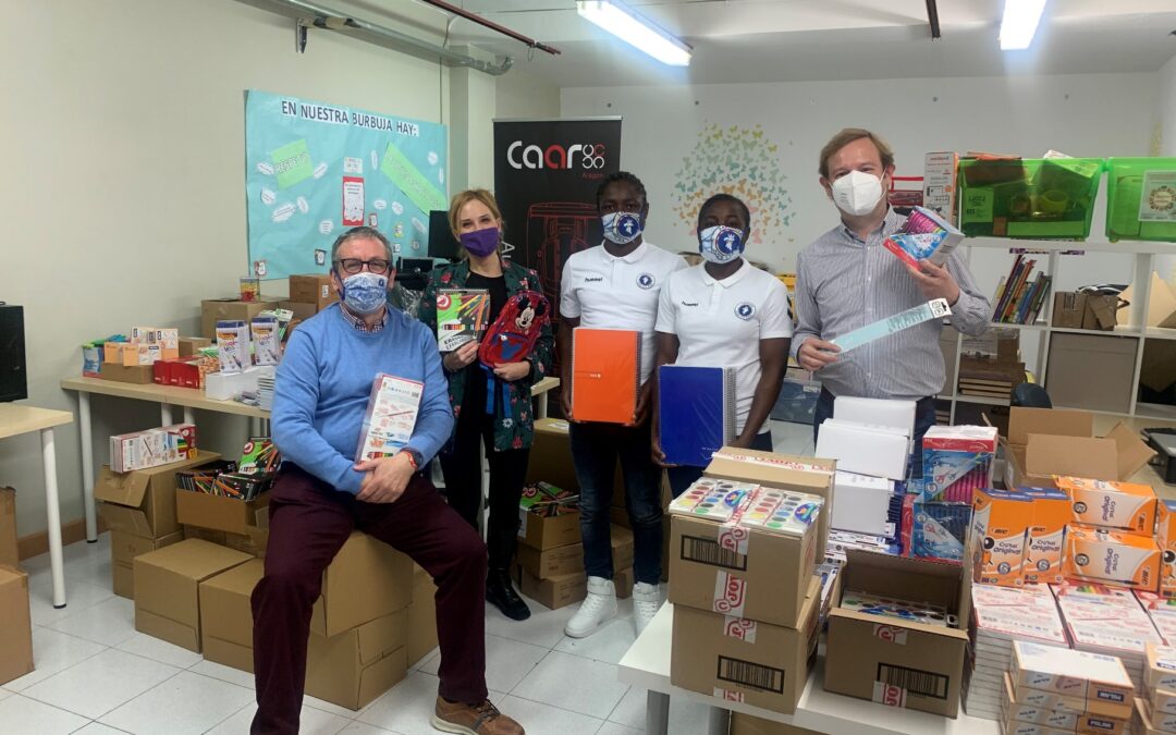 La campaña ‘Lápices y sonrisas’ del Clúster de Automoción dona material escolar por valor de 8.500 euros a niños de familias desfavorecidas