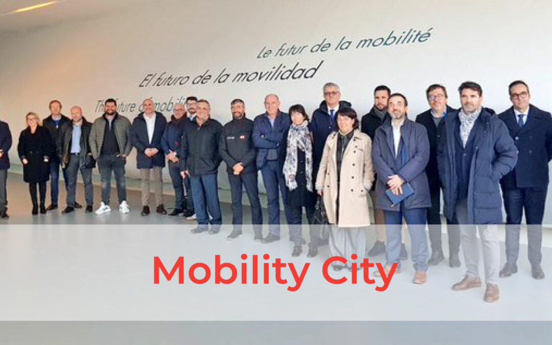 Una delegación del CAAR visita el Pabellón Puente de Mobility City